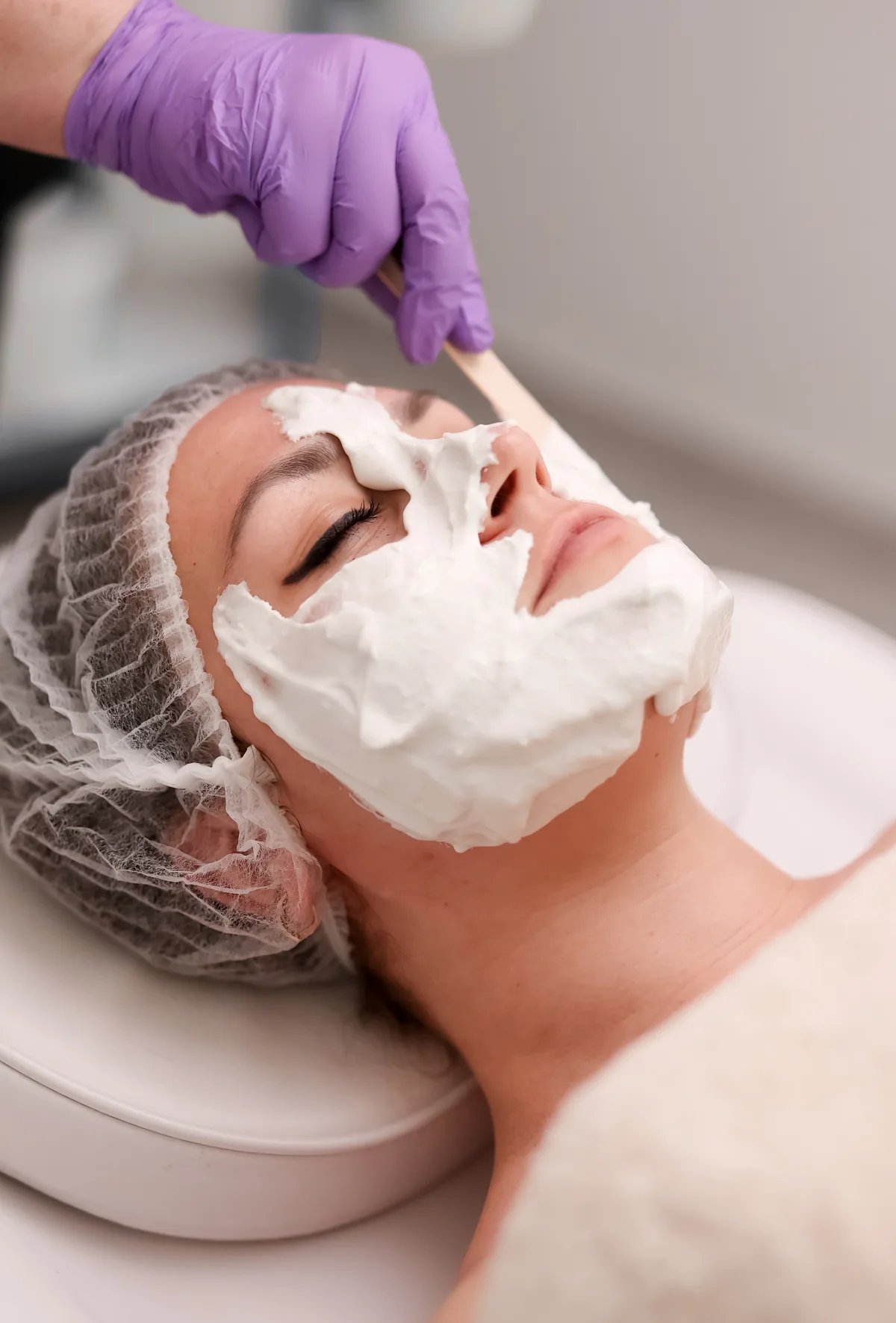 Apparative Gesichtsbehandlung im Salon